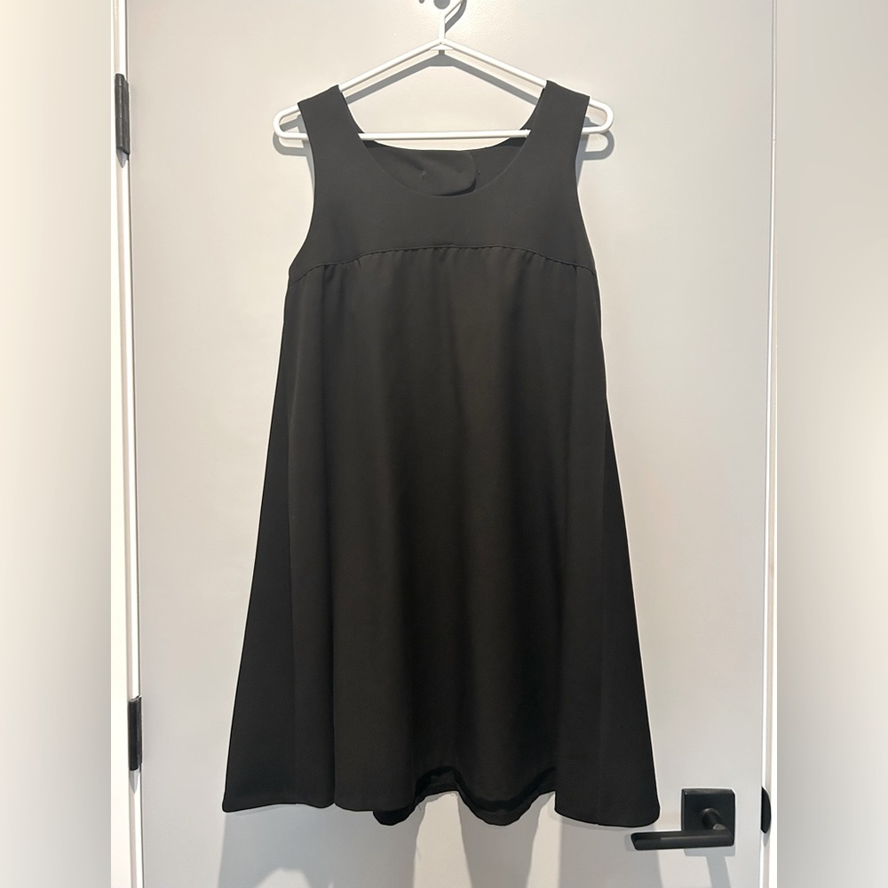 Cute 60s style mod black dress